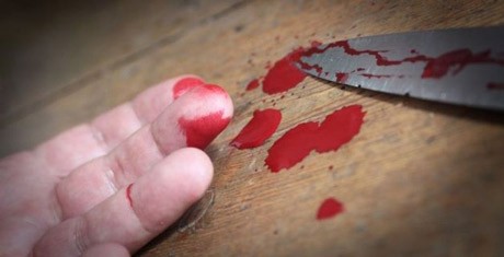 14χρονη αποπειράθηκε να αυτοκτονήσει με μαχαίρι