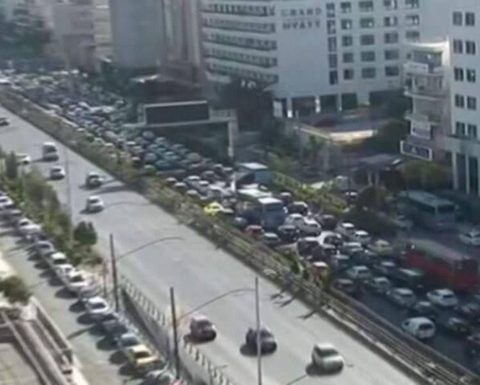 Χάος στη Συγγρού: Πρωτοφανές μποτιλιάρισμα στο ρεύμα προς Αθήνα (VIDEO)