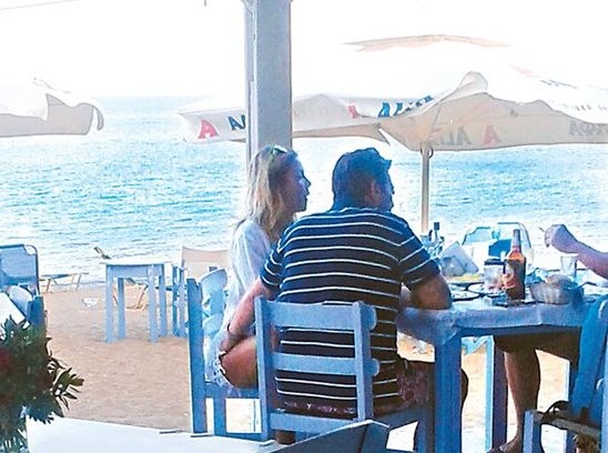 Ο Μιλτιάδης απλώνει το χέρι του!