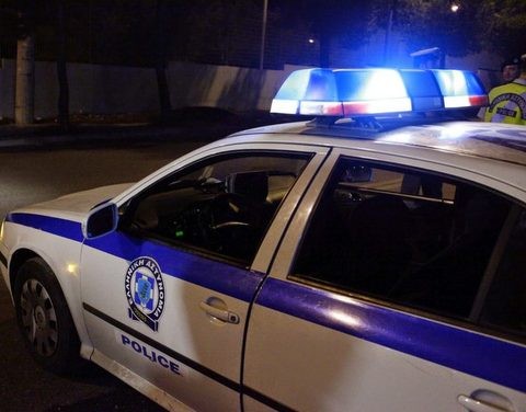 Μενίδι: Άνδρας κρατούσε όμηρο τη μητέρα του και απειλούσε να τη σκοτώσει