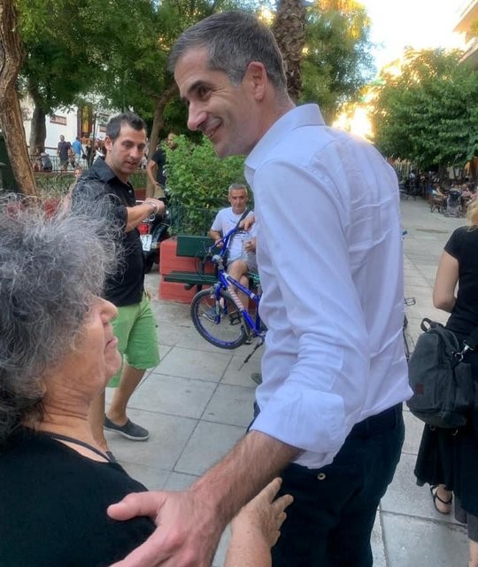 Ο Κώστας Μπακογιάννης δέχτηκε επίθεση - Του πέταξαν καφέδες