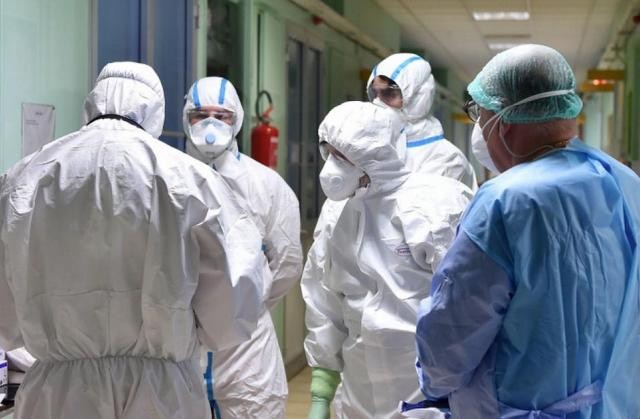Στο νοσοκομείο 15χρονη με επιπλοκές στην καρδιά από τον κορωνοϊό