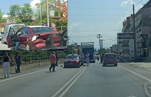 ΧΑΛΚΙΔΑ: Τροχαίο ατύχημα στο δρόμο από το ΚΤΕΛ στις Καμάρες - Συγκρούστηκε ΙΧ όχημα με ταξί (φωτό)