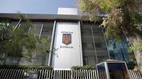 Ελληνες τηλεφωνούν στην πρεσβεία της Ουκρανίας ζητώνας να πολεμήσουν κατά της Ρωσίας