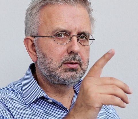 Ο Δήμος Βερύκιος ανέβασε εικόνα της Παναγίας και του Ιησού με πρόσωπα από αρουραίους