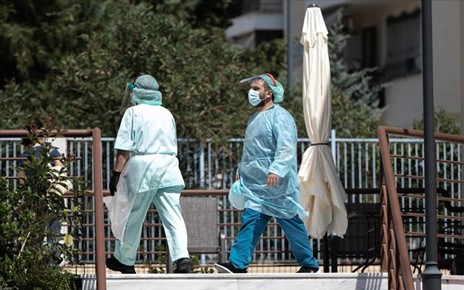 Μαζικοί έλεγχοι για κορωνοϊό σε μονάδες φροντίδας ηλικιωμένων