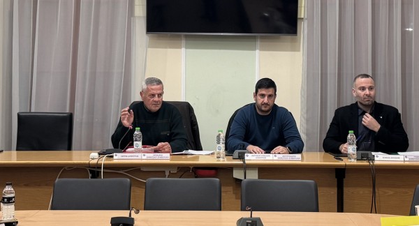 ΑΥΛΙΔΑ: Απόβαση κατοίκων στο Δημοτικό Συμβούλιο Χαλκίδας