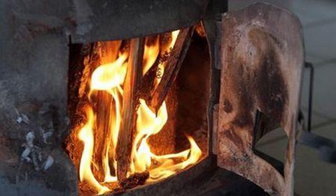 ΤΡΑΓΩΔΙΑ: Φρικτός θάνατος για 30χρονη μητέρα και τα δύο παιδάκια της από φωτιά στο σπίτι τους