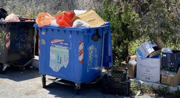ΚΑΣΤΡΟ ΚΑΝΗΘΟΥ: Απογοητευτική εικόνα με κάδους απορριμμάτων