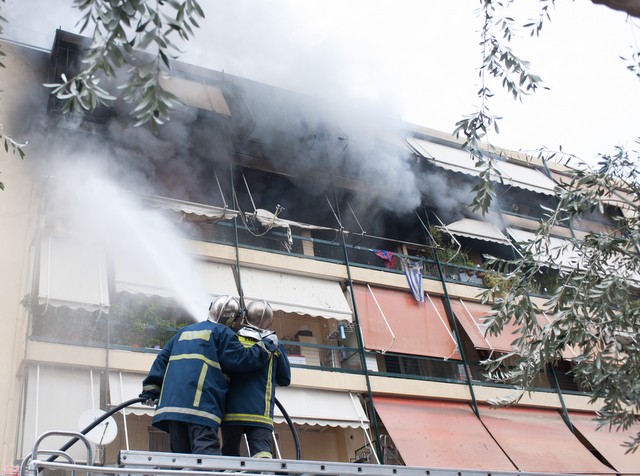 ΟΙΝΟΦΥΤΑ: Άρπαξε φωτιά σε διαμέρισμα πολυκατοικίας