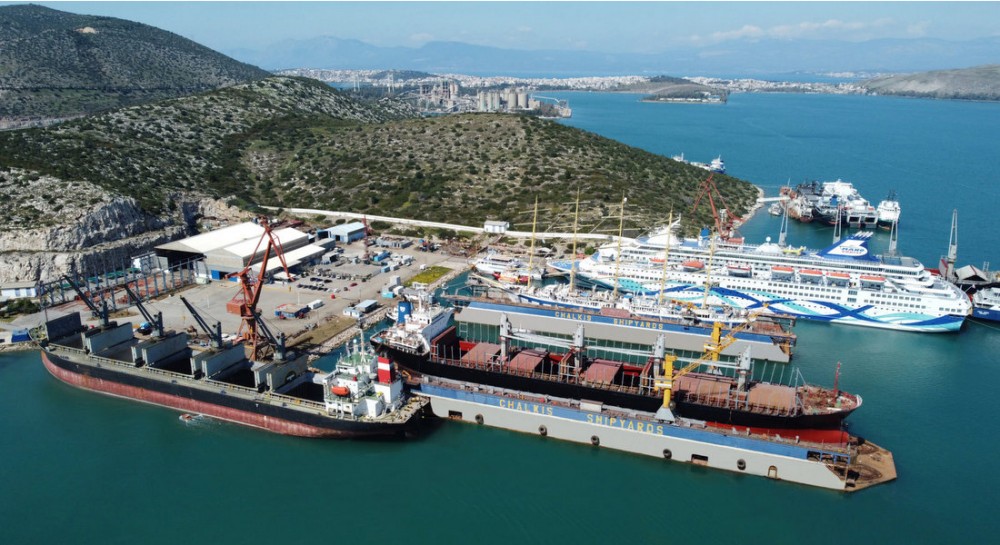 ΝΑΥΠΗΓΕΙΑ ΧΑΛΚΙΔΑΣ: Νεκρός 42χρονος που καταπλακώθηκε από πόρτα πλοίου