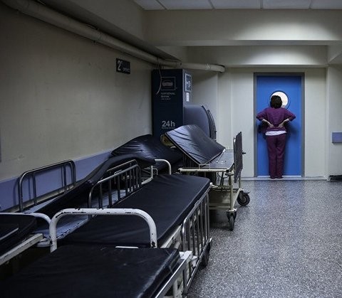 Νοσοκόμα πήδηξε από το παράθυρο για να γλιτώσει τη σύλληψη και σκοτώθηκε