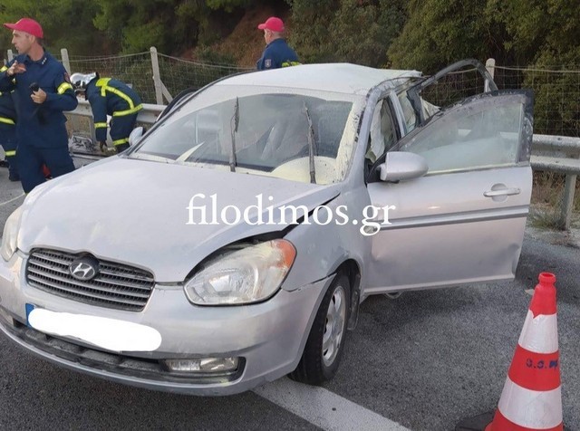 ΤΡΑΓΩΔΙΑ ΣΤΗΝ ΑΣΦΑΛΤΟ: Νεκρό ηλικιωμένο ζευγάρι - Στο νοσοκομείο η κόρη