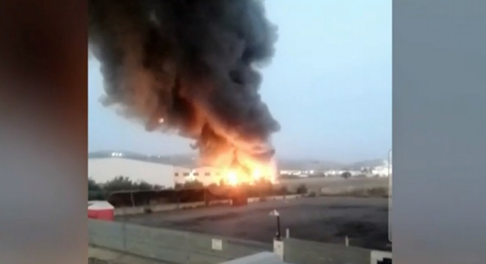 ΟΙΝΟΦΥΤΑ: Μεγάλη φωτιά σε εργοστάσιο με χρώματα