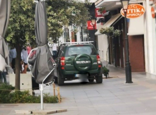 ΧΑΛΚΙΔΑ: Τζιπάκι κάνει... σλάλομ στον πεζόδρομο της Αβάντων