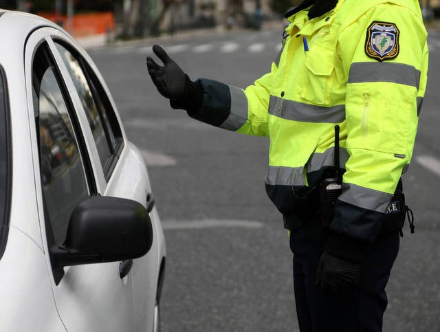 ΣΤΕΡΕΑ ΕΛΛΑΔΑ- ΚΟΡΩΝΟΪΟΣ: Πρόστιμα για μη χρήση μάσκας και ανήμερα των Θεοφανείων - Μέχρι οδηγός αυτοκινήτου έφαγε πρόστιμο