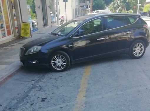 ΧΑΛΚΙΔΑ: Αυτοκίνητο παρκαρισμένο μόνιμα στην πιάτσα των ταξί