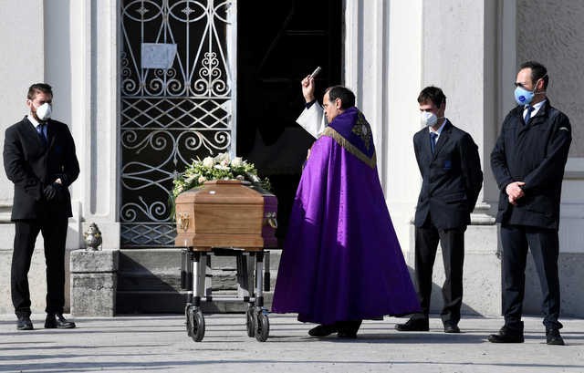 ΚΟΡΩΝΟΪΟΣ: Φρίκη σε όλο τον κόσμο με εκατόμβες νεκρών