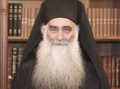 Ο Μητροπολίτης Παύλος αγοράζει ακίνητο για να στεγάσει οκταμελή οικογένεια