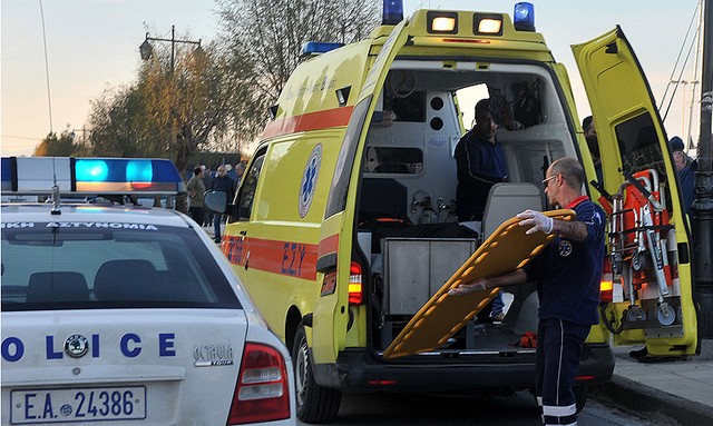 Αναζητείται οδηγός που παρέσυρε και τραυμάτισε γυναίκα και 8χρονο κορίτσι