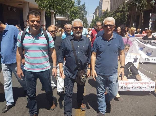 Ο Χαλκιδέος δάσκαλος Σταύρος Πετράκης παρών στη συγκέντρωση διαμαρτυρίας στην Αθήνα