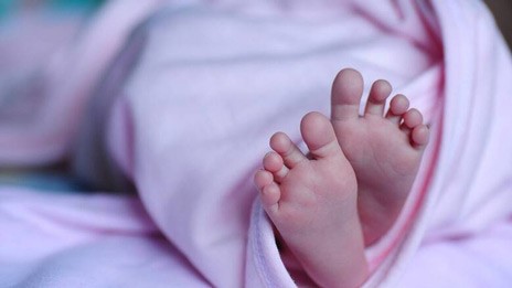 Βρέφος βρέθηκε εγκαταλελειμμένο στο Πεδίον του Αρεως