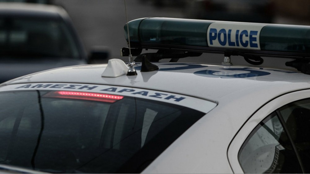 38χρονη πήγε να κλέψει αυτοκίνητο και γρονθοκόπησε άτομο με κινητικά προβλήματα