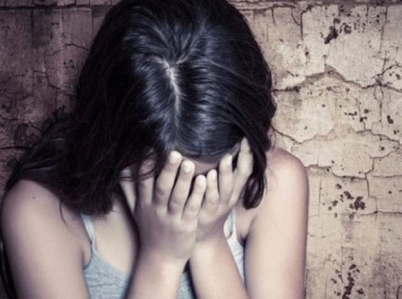 Πατέρας εξέδιδε την 14χρονη κόρη του σε ηλικιωμένους