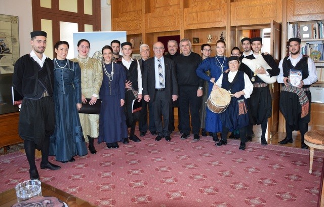 Αυτοί είπαν τα κάλαντα στο Δήμαρχο Χρήστο Παγώνη