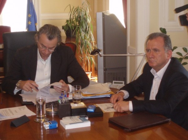 Υπογράφηκε η σύμβαση για το δρόμο Θίσβη-Κανάβαρι