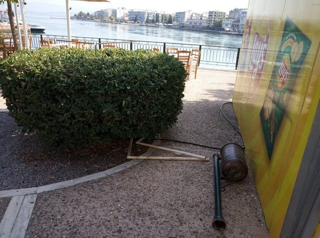 ΧΑΛΚΙΔΑ: Γκρέμισαν το καλάθι απορριμμάτων στη Λεωφόρο Μακαρίου