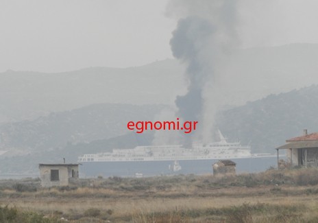 Kαίγεται πλοίο στα Nαυπηγεία Aυλίδας