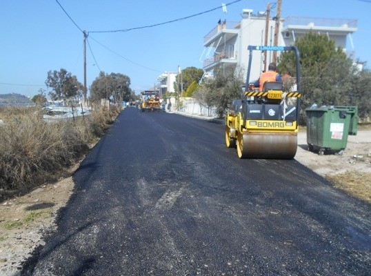 Ασφαλτόστρωση δρόμων σε Λευκαντί και Λάμψακο