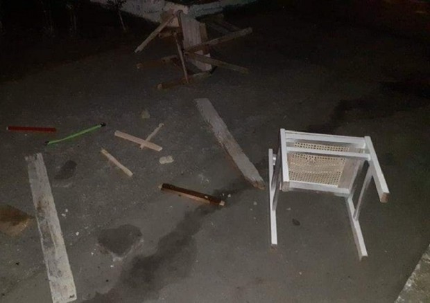 Πέταξαν καδρόνια και σιδερολοστούς σε δομή ασυνόδευτων ανηλίκων