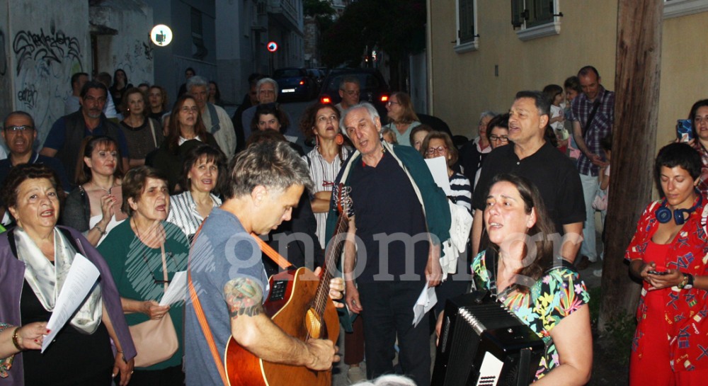 ΧΑΛΚΙΔΑ ΑΓ. ΠΑΡΑΣΚΕΥΗ: Βόλτα με καντάδες και κεράσματα (VIDEO)
