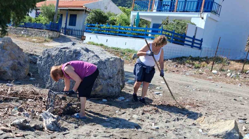 ΜΕΤΟΧΙ ΔΙΡΦΥΩΝ: Λαμπίκο η παραλία χάρη σε εθελοντές (ΦΩΤΟ)