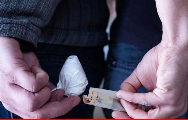 Παρέμβαση της Αστυνομίας σε αγοραπωλησία ναρκωτικών μέρα μεσημέρι