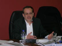 Κλείνει το δήμο Χαλκίδας ο Ζεμπίλης