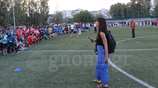 ΤΕΛΕΤΗ ΛΗΞΗΣ ΤΟΥΡΝΟΥΑ K12: Τα παιδιά έπαιξαν μπάλα στο γήπεδο και οι γονείς στην εξέδρα!