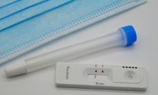 Μπέρδεψε το θετικό τεστ για τον κορωνοϊό με αυτό της εγκυμοσύνης