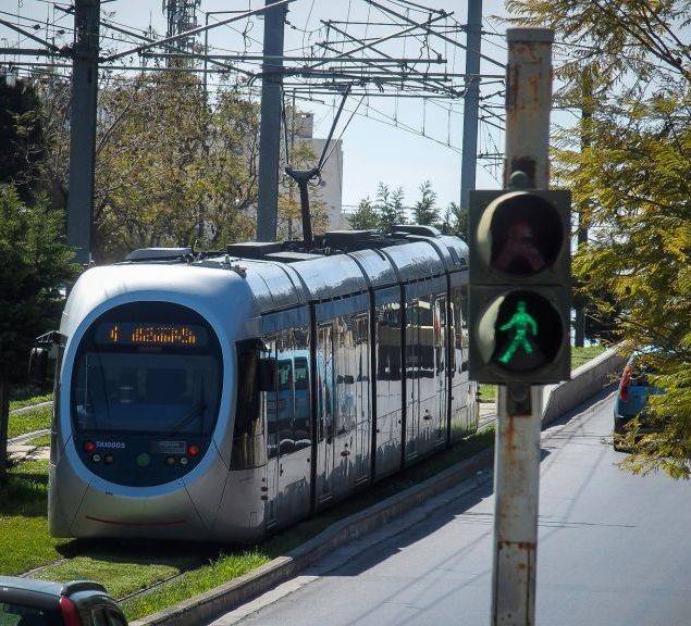 Τραμ σκότωσε 61χρονο - Την τελευταία στιγμή σώθηκε η 9χρονη βαφτιστήρα του