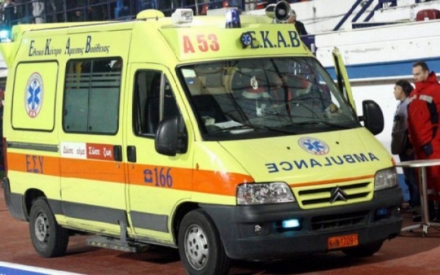 ΛΟΥΚΙΣΙΑ: 50χρονη οδηγός έπεσε με το ΙΧ της σε προστατευτικές μπάρες