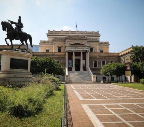 Συνελήφθησαν δύο γυναίκες που πετούσαν λάδι σε μουσειακά εκθέματα