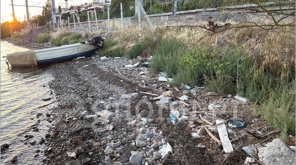 ΧΑΛΚΙΔΑ: Σκουπιδότοπος η προβλήτα της Ούλεν (ΦΩΤΟ)