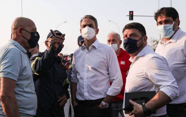 Επικοινωνία Μητσοτάκη με δημάρχους Ιστιαίας και Μαντουδίου: Εθνικός στόχος η αναστήλωση της Εύβοιας