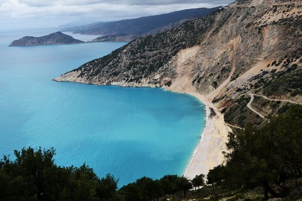 Ο Μύρτος κόπηκε στη μέση