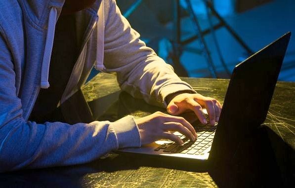 ΕΛΛΑΔΑ: Άντρας έψαχνε για εραστές στο διαδίκτυο και έπεσε θύμα απάτης - Toυ πούλησαν ... έρωτα και του απέσπασαν 50.000 ευρώ