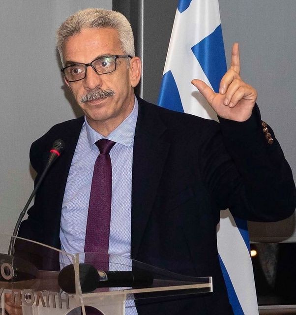 Αντί να απεγκλωβίζουν κατοίκους της Βόρειας Εύβοιας και της Στερεάς έστελναν μηχανήματα στο Κολωνάκι