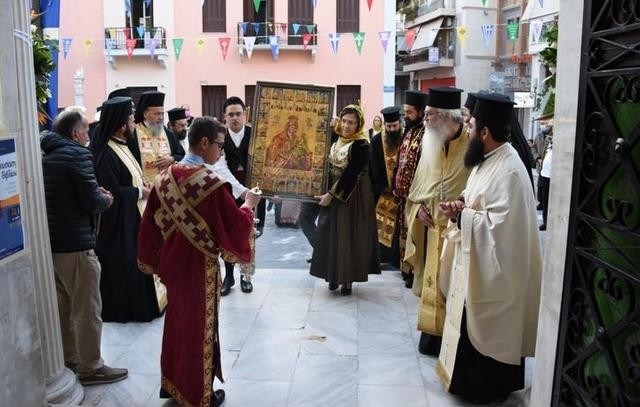 ΧΑΛΚΙΔΑ: Λαμπρή υποδοχή της εικόνας της Παναγίας των Χαιρετισμών στο ναό του Αγίου Δημητρίου