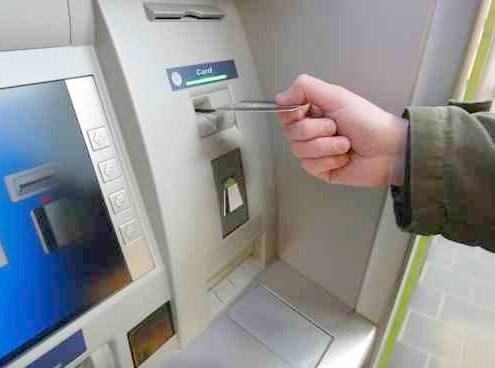 Βρήκε χαμένη κάρτα ανάληψης και άδειασε τον λογαριασμό